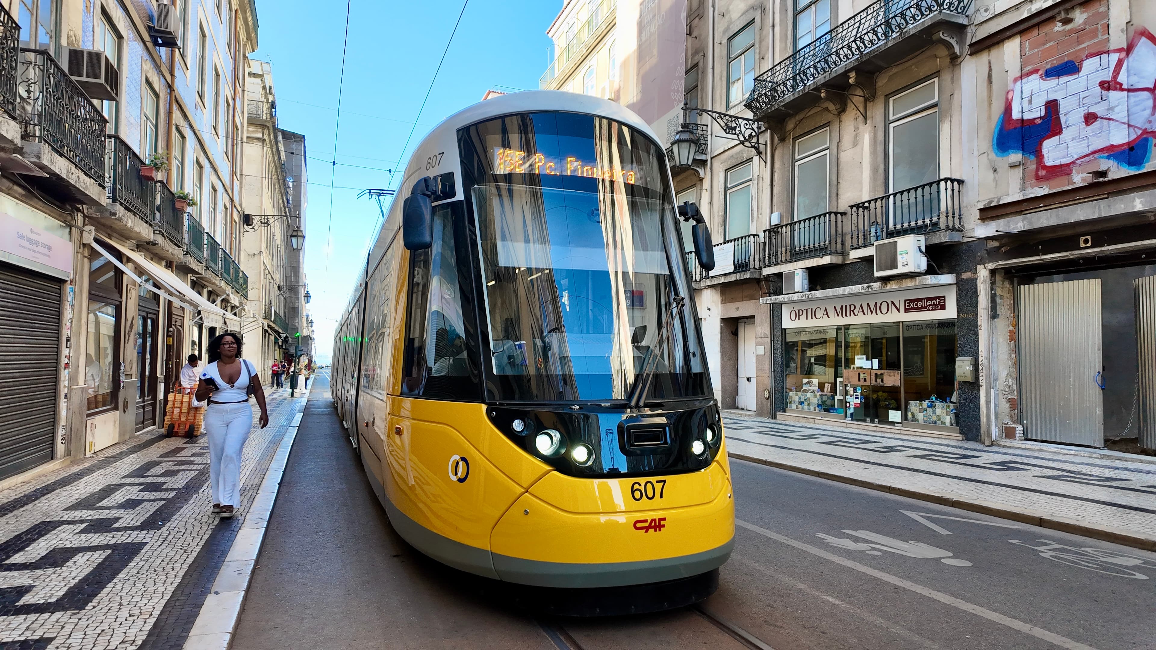 Cómo moverse por Lisboa: metro, tranvía, autobús y a pie